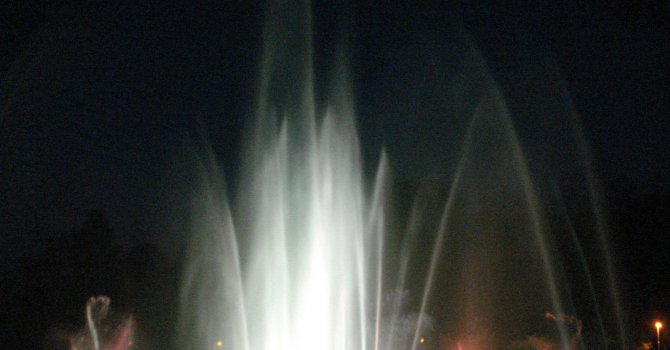 Пеещите фонтани в Пловдив се напукаха
