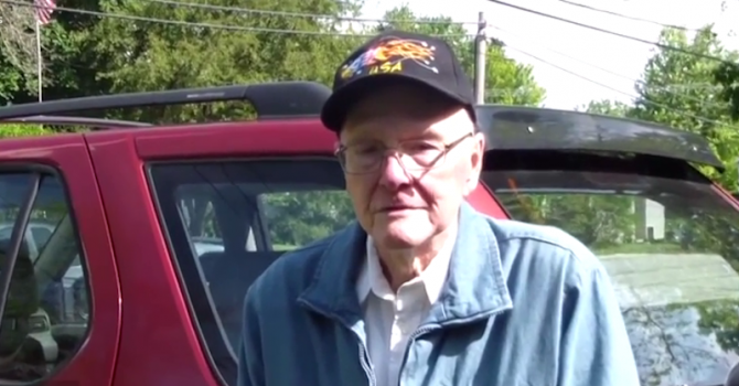 91-годишен пожела да разбие вратата на гараж с колата си преди да си отиде (видео+снимка)