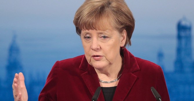 Меркел: Бежанците помагат за запълване на празнините на трудовия пазар