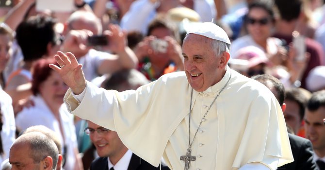 Папата пристигна в Сараево