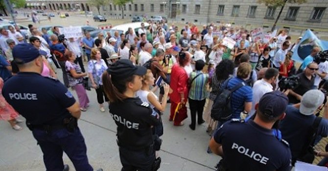 Протест пред БНБ на длъжници, теглили кредити в швейцарски франкове