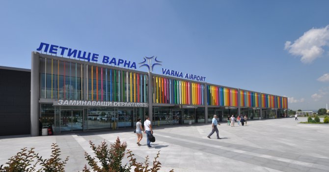 Евакуираха летище Варна заради съмнение за бомба в багаж (обновена)