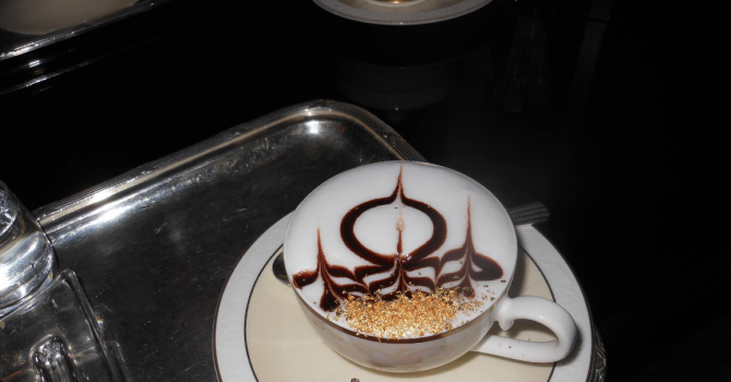 Кичка Бодурова се глези с кафе със златни стружки в Дубай