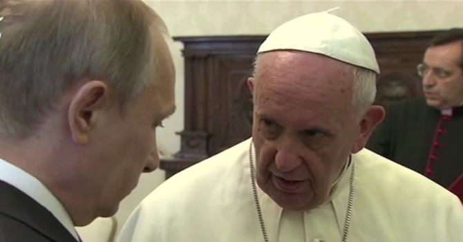 Папата каза на Путин, че са необходими &quot;искрени&quot; усилия за мир в Украйна (видео+снимки)