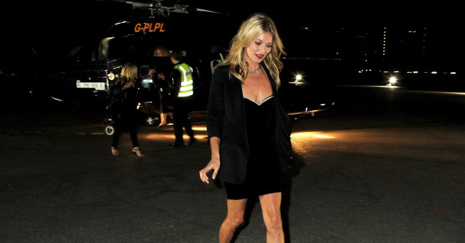 Свалиха пияната и буйстваща Кейт Мос от самолет