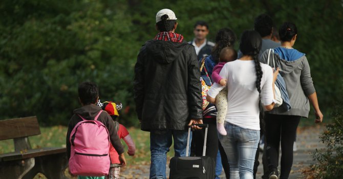 Унгария затваря границата със Сърбия заради наплива от бежанци?