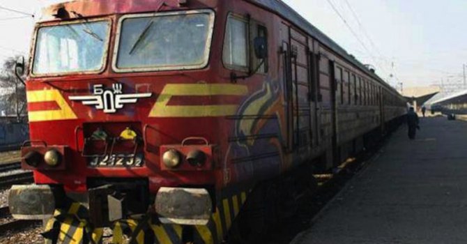 Инцидент блокира влака София-Варна в тунел, 180 пътници са в капан (обновена)
