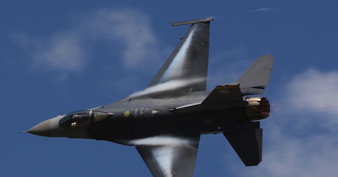 Американски изтребител Ф-16 се разби в Аризона