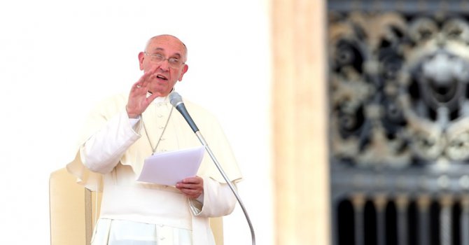 Папата осъди терористичните нападения в Тунис, Франция и Кувейт