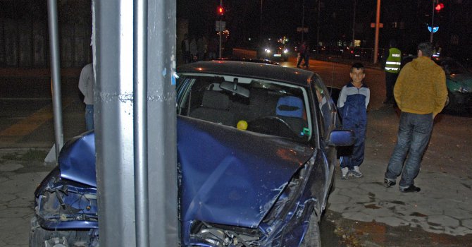 Шофьор се заби в стълб и почина в бургаската болница