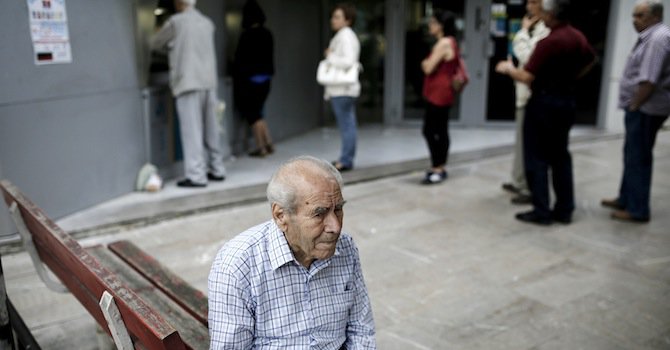 50-годишен мъж почина пред банкомат в Гърция