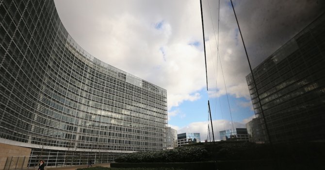 ЕС забранява селфитата до паметници?