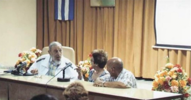 Фидел Кастро се появи публично за пръв път от три месеца (видео)