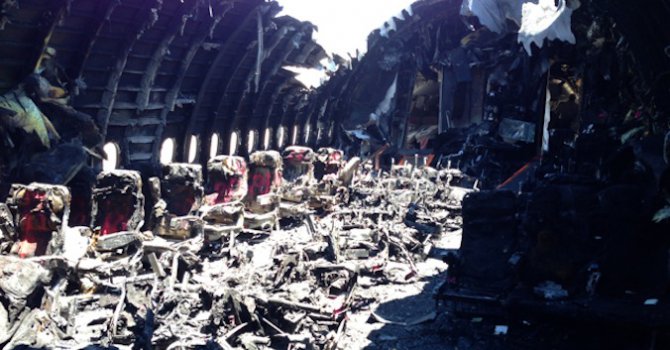 Индонезийски военен самолет се разби в хотел и къщи, най-малко 30 са загинали
