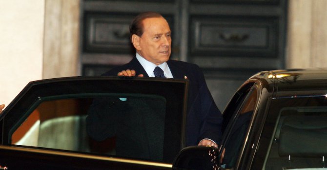 Нов процес грози Берлускони