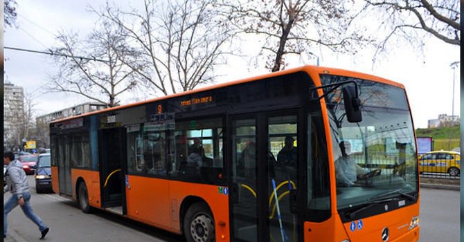 Момиче атакува шофьор на автобус в Пловдив