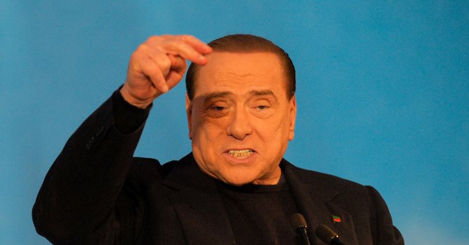 Силвио Берлускони обвини и ЕС, и Атина за гръцката криза