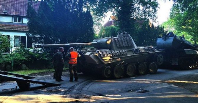 Германец пази 44-тонен танк в мазето си