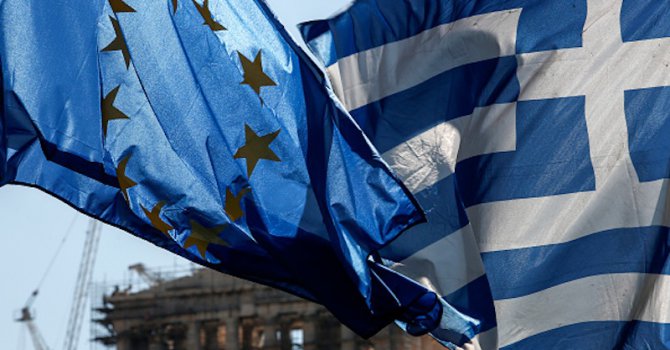 Гърция иска да наложи лимит от 1000 евро за изнасяне в чужбина