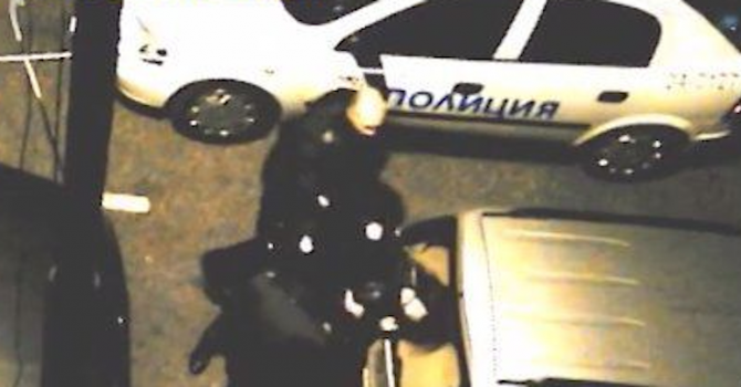 МВР търси полицаите, пребили двойка в центъра на София (видео)
