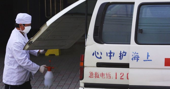 Най-малко 14 загинали и 33 ранени при рухването на обувната фабрика в Китай