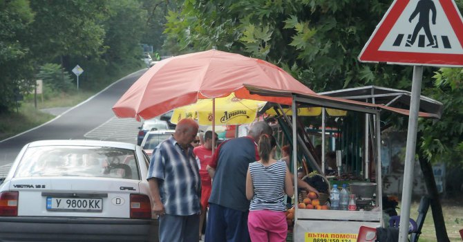 Производители на праскови заплашиха да блокират пътя Добрич-Силистра