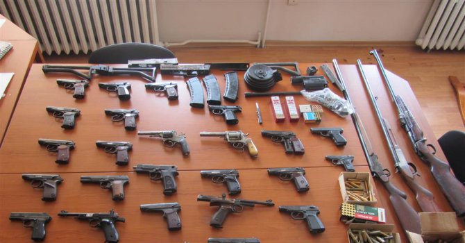 Работилница за незаконно оръжие разкриха в Казанлък