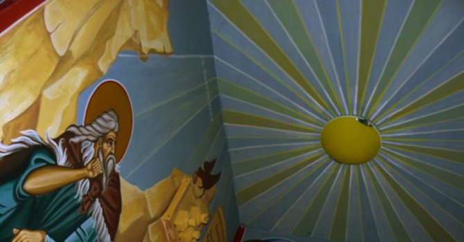 Реставрират уникални стенописи с животни в Троянския манастир
