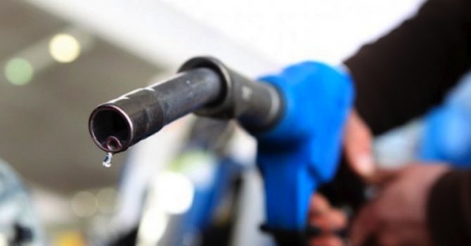 Бензин и дизел поевтиняват в разгара на лятото