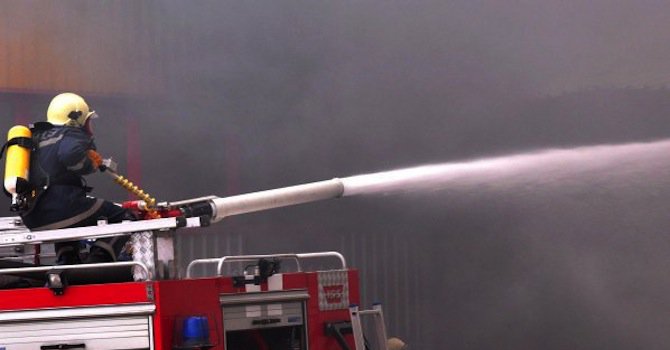 Голям пожар горя в стъкларския завод в Пловдив
