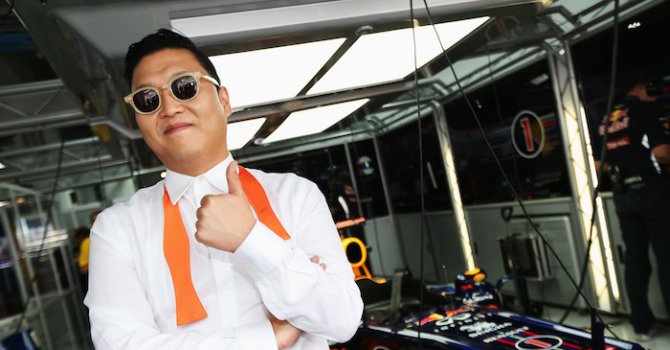 Изпълнителят на &quot;Gangnam Style&quot; катастрофира в Китай