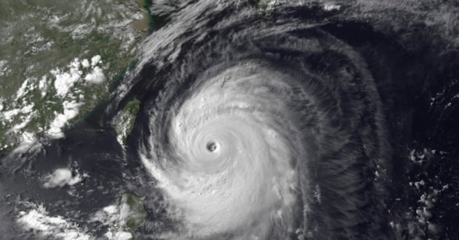 Мощен тайфун приближава Япония