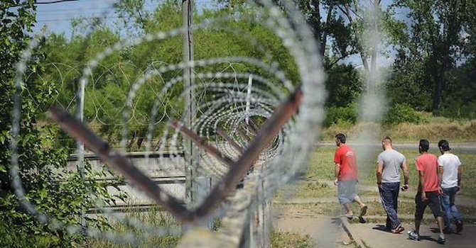 Оградата срещу имигранти на Унгария ще е готова до 30 ноември
