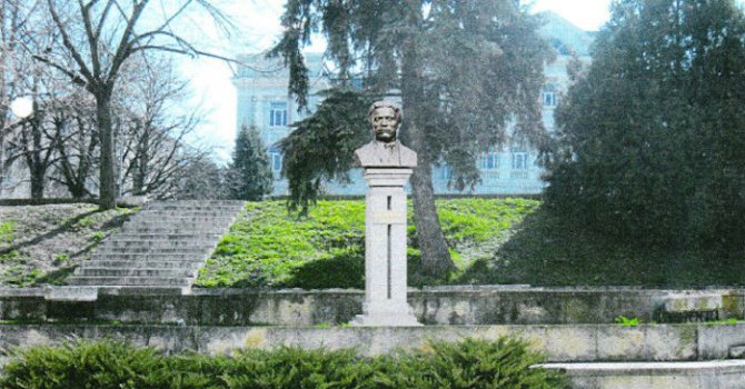 Откриха паметника на Васил Левски в центъра на Шумен