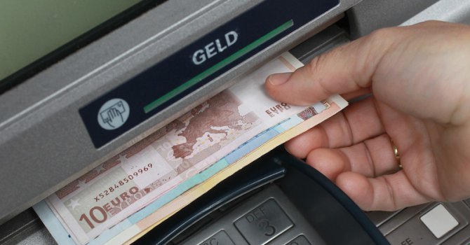 Швейцарските заплати 14 пъти по-високи от българските