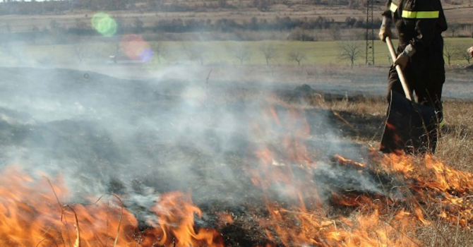 Пожар гори до Рилския манастир