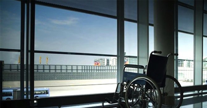 Чиновници карат 100% инвалид в количка да изкачи 10 стъпала