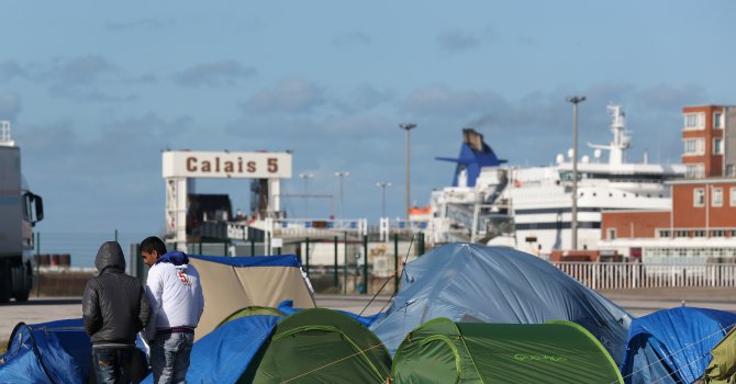 Лондон засилва присъствието си в Кале заради имигрантите