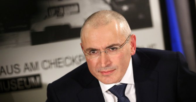 Руските власти привикаха на разпит бащата на Ходорковски