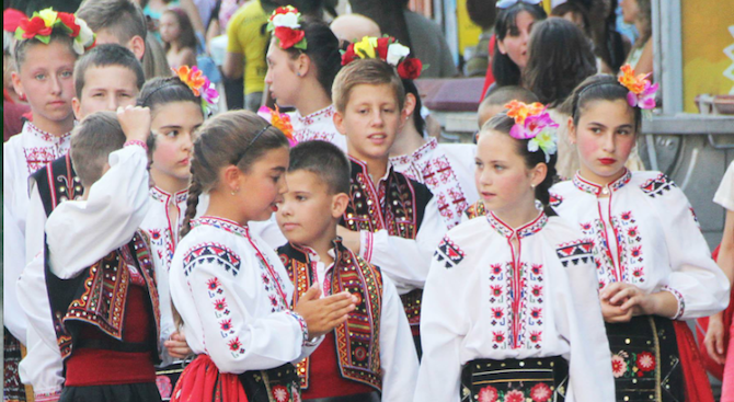 7 открити сцени и дефилета всяка вечер на Международния фолклорен фестивал в Бургас