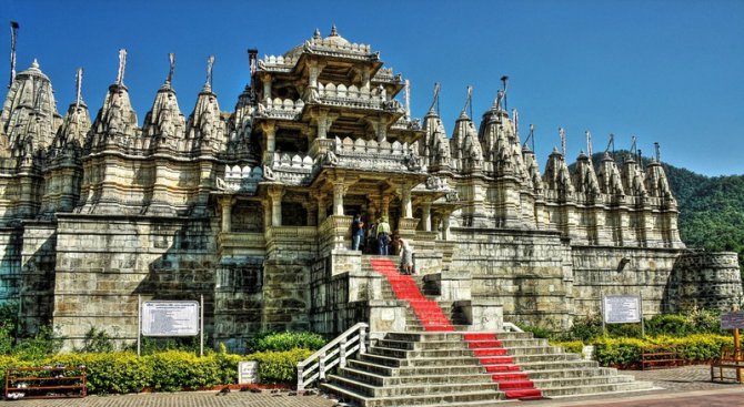 Великолепният Ранакпур – храмът с 1444 колони