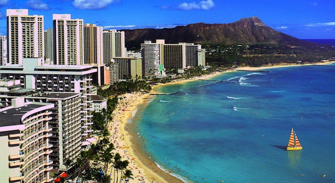 Затвориха най-известния плаж на Хаваите заради отпадни води