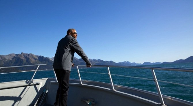 Барак Обама със селфи зад Полярния кръг (снимки)