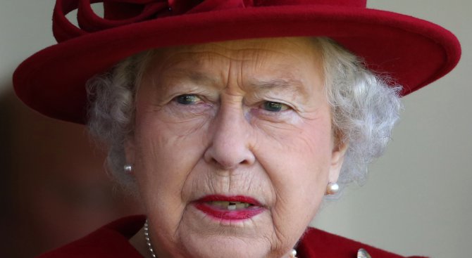 Елизабет II искала да кръстят чудовището от Лох Нес на нея