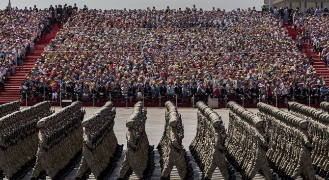 Китай обяви намаляване на най-голямата армия в света (галерия)