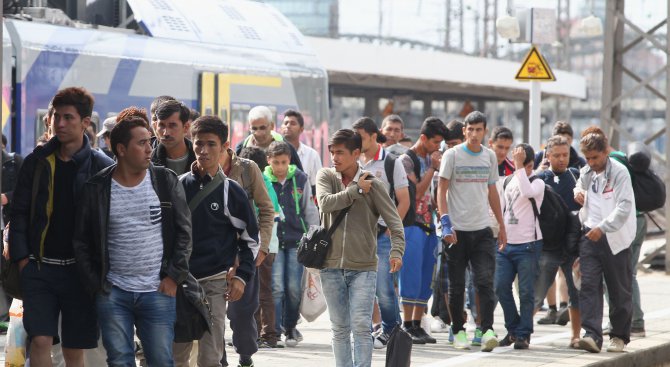 Около 6500 мигранти са достигнали Австрия днес (видео)