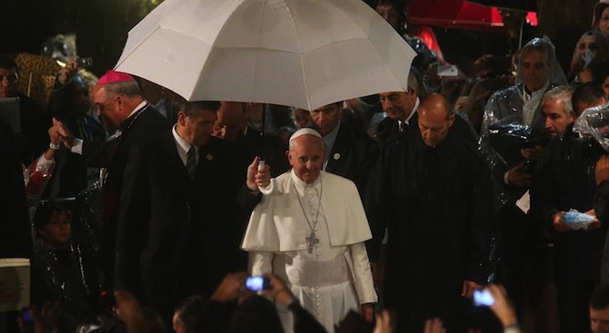 Папа Франциск поиска тормозено момиче да пее за него