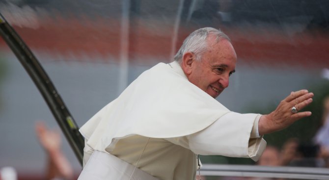 Ватиканът ще даде убежище на бежанци, обяви папа Франциск