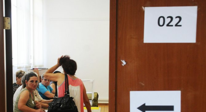 ЦИК приема заявления за гласуване извън страната на референдума