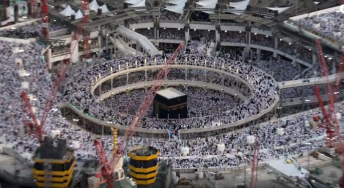 Кран премаза над 62 души в Голямата джамия в Мека (видео)